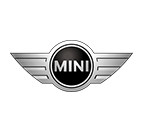 Equipe da VRV Auto Center atendendo veículos